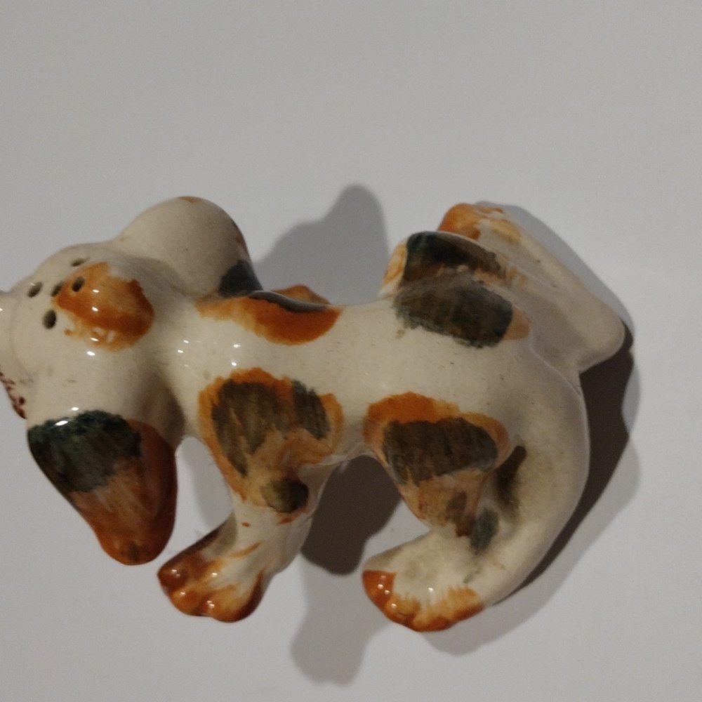 Vintage 1960, dog lifting leg on fire hydrant salt and pepper shaker made Japan - Picture 6 of 11